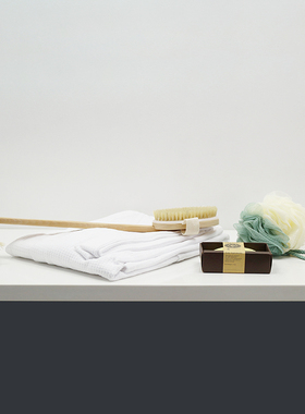 样板间卫生间摆件浴袍香皂小刷子卫浴店面装饰品瓷砖店模拟间软装