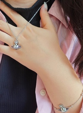 彩漆珐琅花纹镶钻土星项链