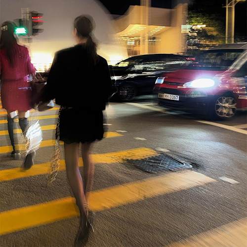 44AaSi 【封神小黑裙】约会bi备 黑色花苞女半袖修身拼接连衣裙 - 图2