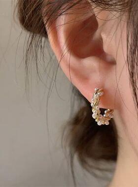 2024 Korean New Simple Temperament Circle Pearl Earrings Fas