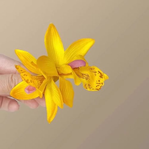 2025新款黄色兰花花朵发夹女氛围感侧边夹仿真头花发卡拍照发饰 - 图1