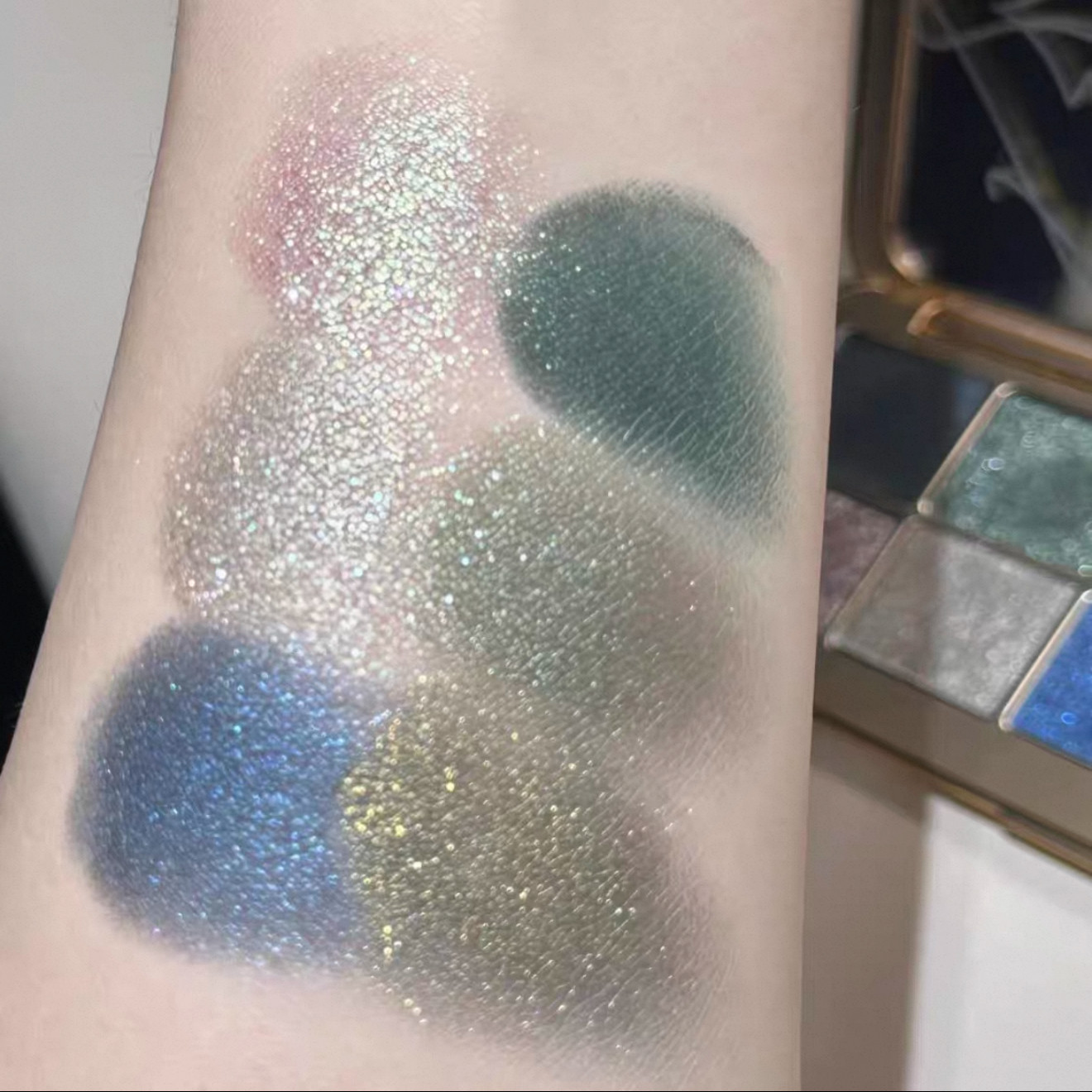 现货Lisa Eldridge六色眼影小样哑光烟熏Vega/Sorcery试色,淘宝优惠券,粉丝福利购,淘宝优惠卷