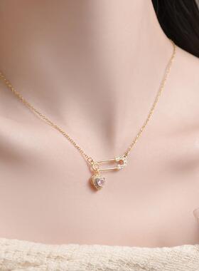 2026年新款搭配衣服的项链配饰女轻奢锆石别针爱心ins小众设计气