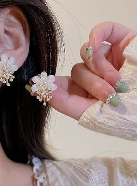 New Fashion Trend Unique Design Elegant Delicate Flower