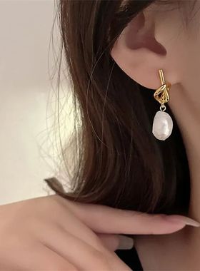 2024 New French Elegant Gold Color Bean Spliced Flat Pearl