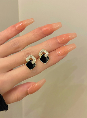 2023 Hot High-sense Korean Trend Elegant Pave Zircon Geometr