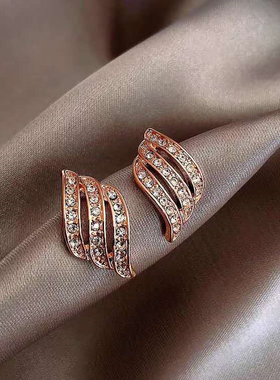 Full Crystal Three Rows S-shaped Stud Earrings for Women Per