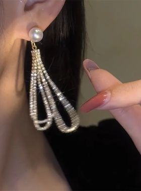 New Fashion Trend Unique Design Elegant Delicate Zircon