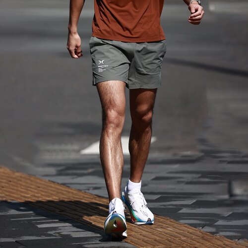 BODYWIT身体智慧向右Cityrun男轻量速干手机仓防走光跑步短裤 - 图1