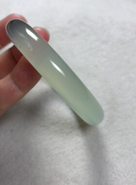 岫玉水墨圆条手镯正圈52口