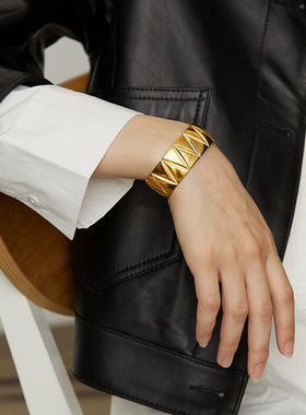 【买3免1】小众设计感菱格宽简约手镯高级感镀18K金2025年新款潮