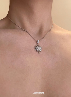 金色太阳花镶锆吊坠钛钢项链