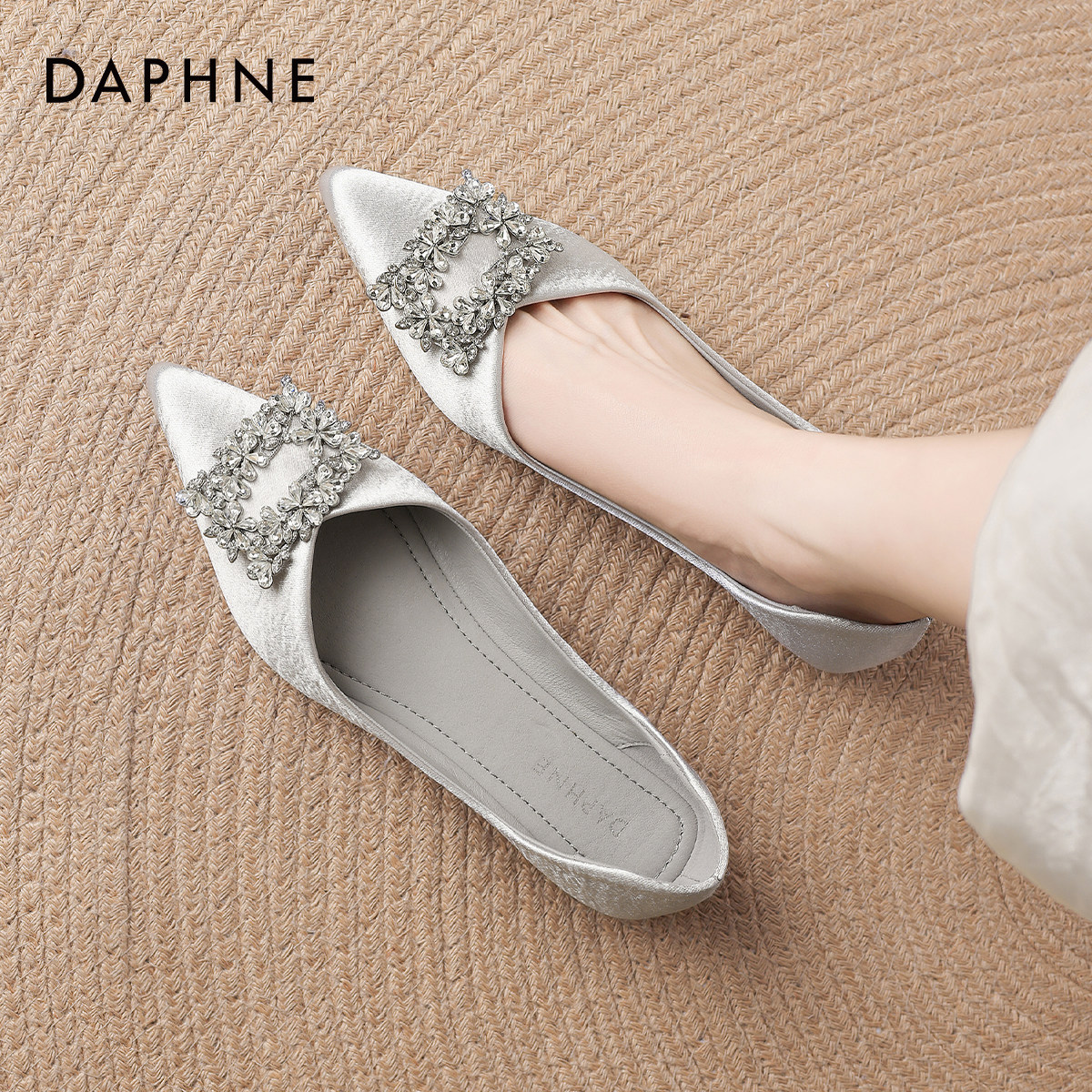 达芙妮法式缎面浅口单鞋女2026新款冬季平底鞋子尖头女鞋芭蕾通勤,淘宝优惠券,粉丝福利购,淘宝优惠卷