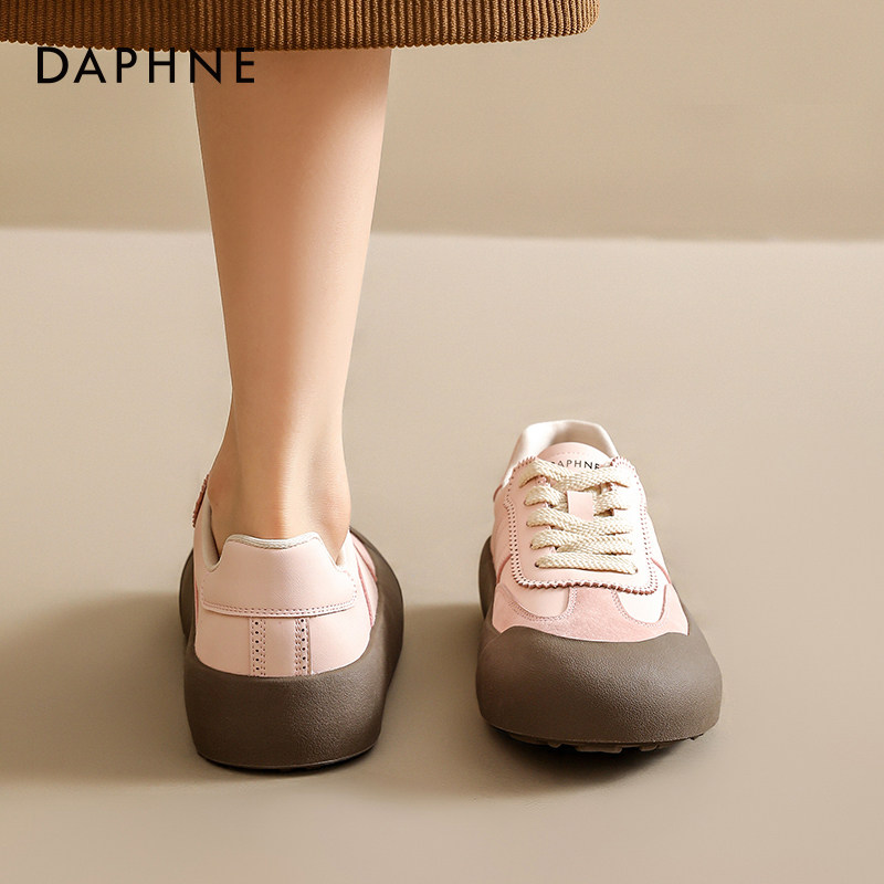  达芙妮休闲板鞋