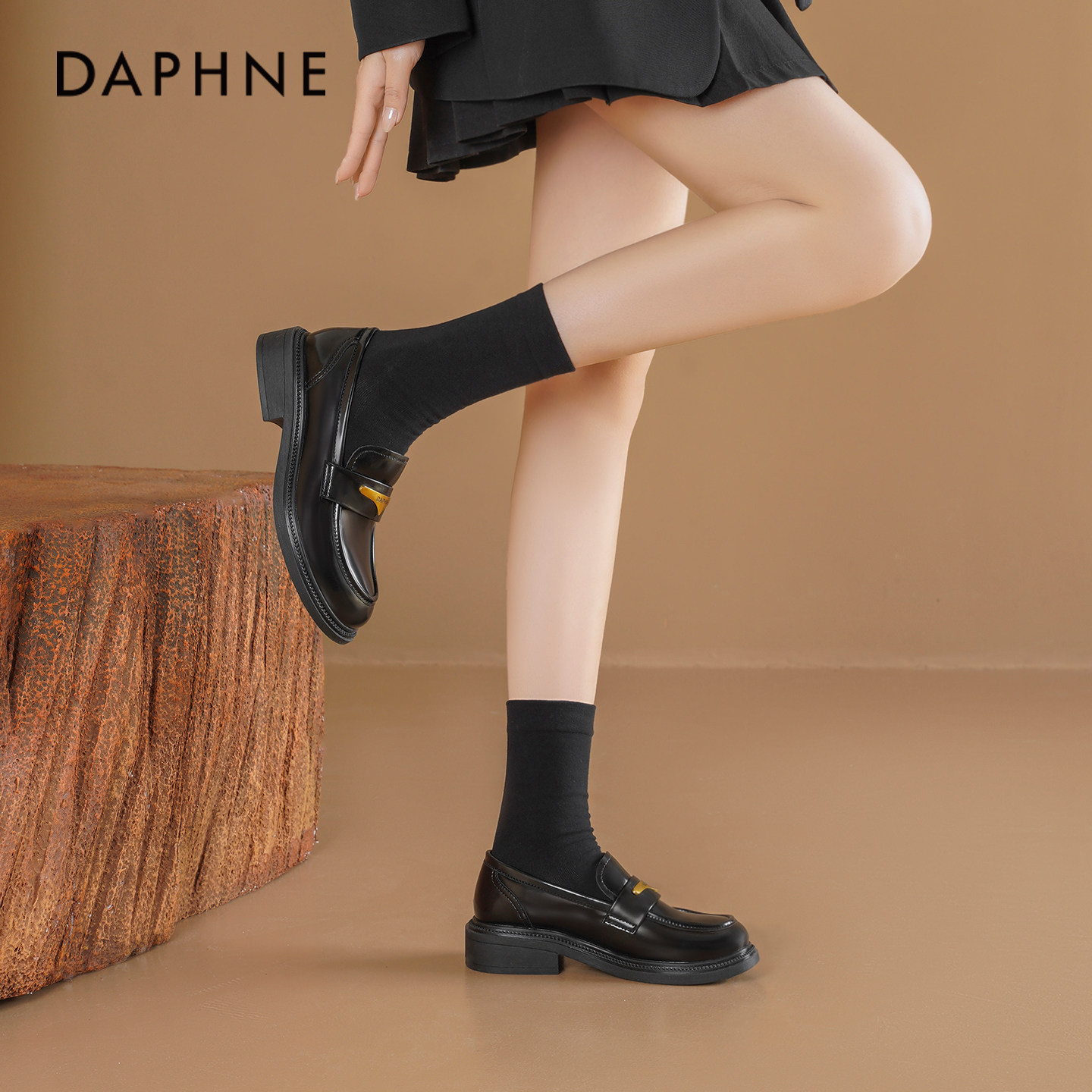 达芙妮英伦风乐福鞋女2026新款春季粗跟复古金属扣单鞋子小皮鞋女,淘宝优惠券,粉丝福利购,淘宝优惠卷