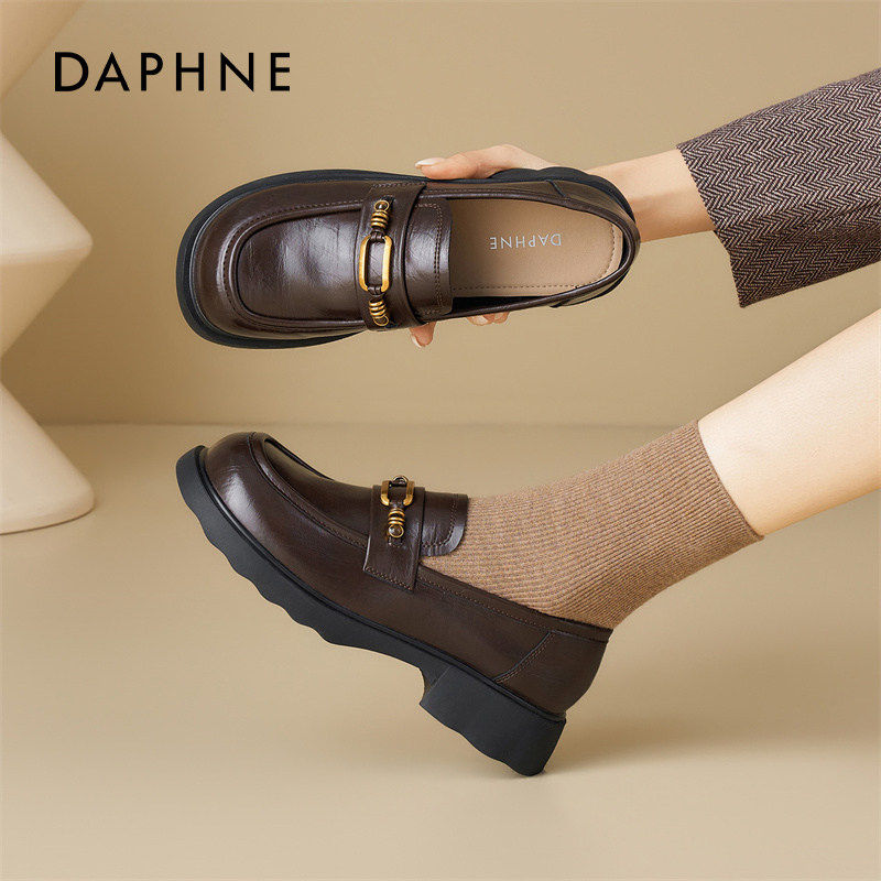 达芙妮乐福鞋女2026新款棕色英伦风小皮鞋软底复古一脚蹬豆豆单鞋,淘宝优惠券,粉丝福利购,淘宝优惠卷