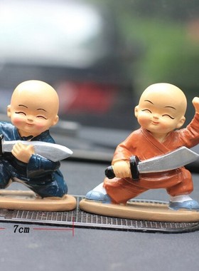 少林舞刀功夫小和尚中控台汽车摆件创意景区树脂工艺品家居装饰品