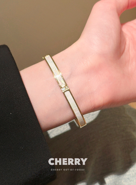 钛钢不掉色H字母抽拉手链女