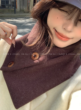 姜黄色毛呢纽扣三角围巾