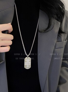 金属钛钢方牌吊坠项链女双层叠戴长款狗牌军牌毛衣链设计感配饰秋