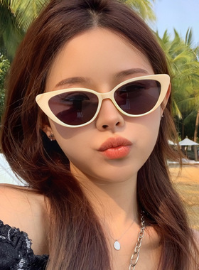 墨镜女款高级感小脸欧美式复古黑色猫眼2024新款网红太阳眼镜辣妹
