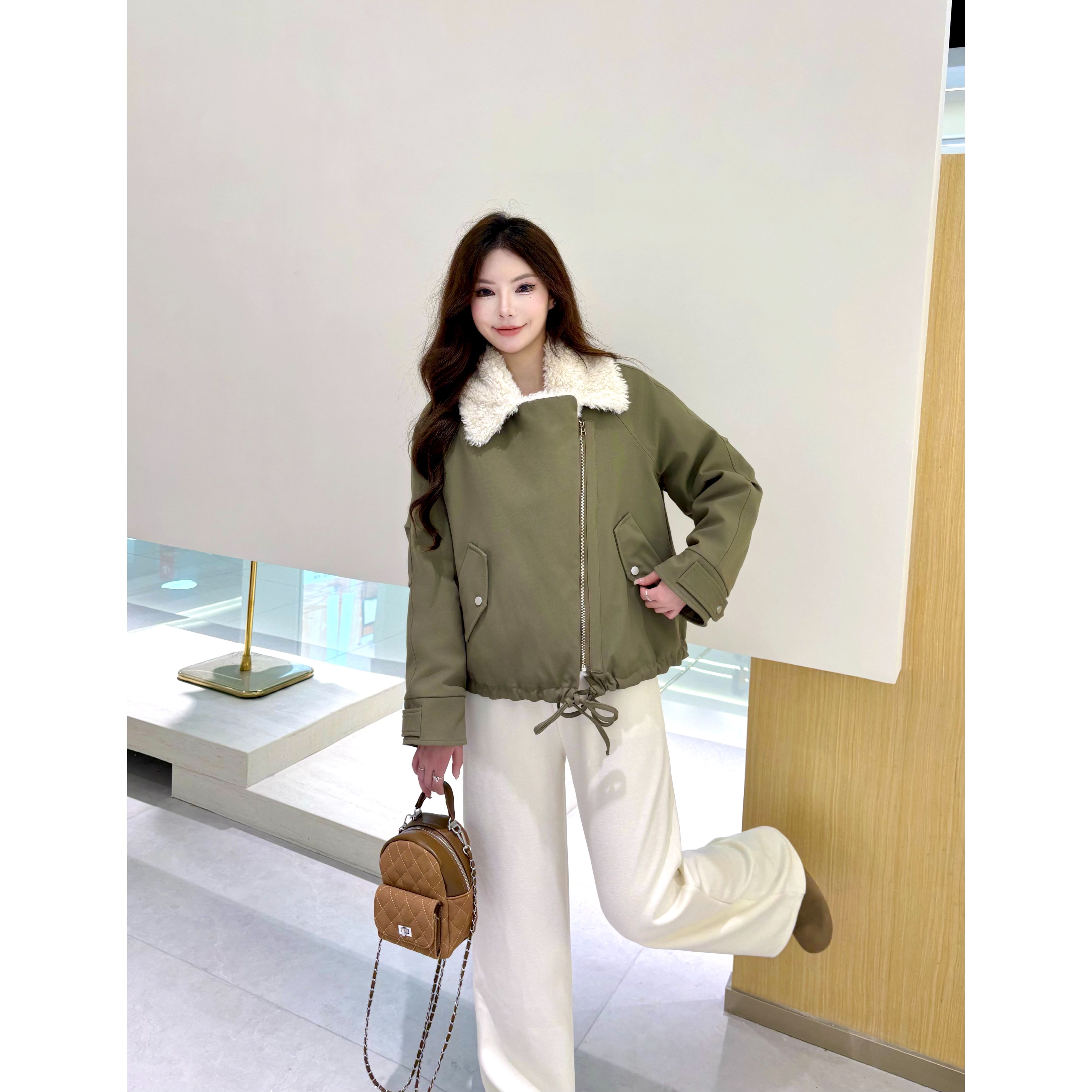 时尚加绒外套短款2025冬季新款韩系宽松大翻领加厚保暖派克服棉衣 - 图0