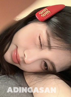 鞠婧祎同款红色字母侧边发夹头饰