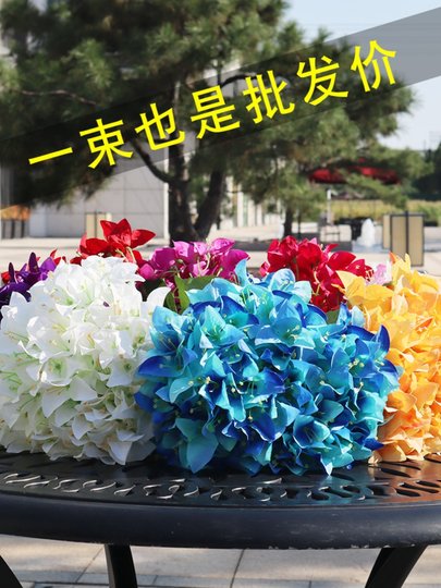 Pequeño ramo de hortensias para boda