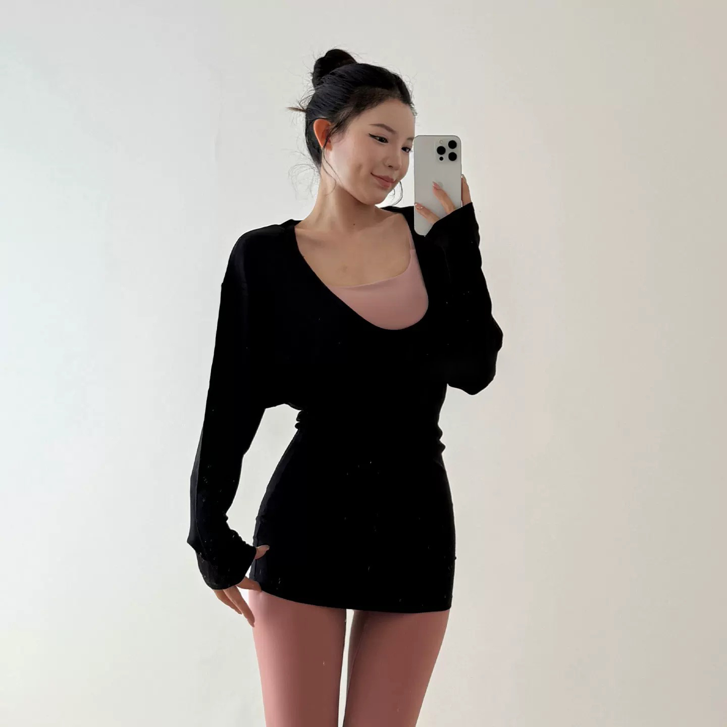 时尚大U领遮臀长袖T恤运动健身瑜伽宽松外穿收腰修身显瘦上衣女 - 图1