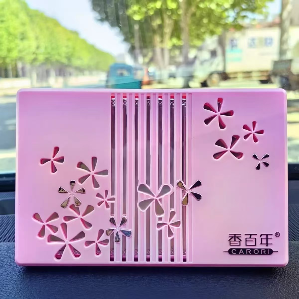 香百年汽车香膏车载固体香水香盒车内空气清新剂除烟味持久香薰韵