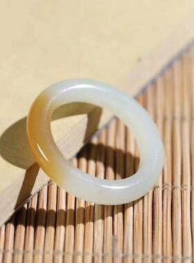 天然新疆和田玉玉器供应链 俄料老料俏糖色 素面玉石戒指简约女款