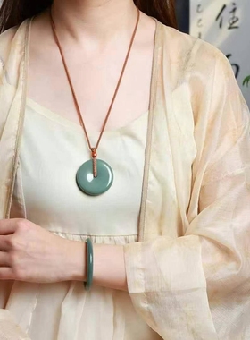 和田玉工厂店天然新疆和田玉俄料碧玉老料沙枣青圆条镯套装带证书