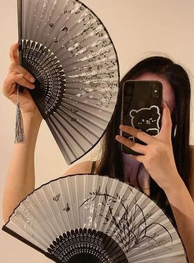中国风折叠小扇子古风扇汉服舞蹈水墨画绸布新中式闺蜜黑色折扇