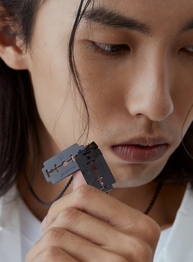 原创设计风饰品钛钢刀片项链吊坠