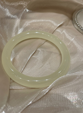 天然新疆和田玉青白镯冰种