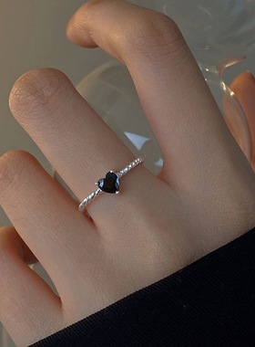 黑色爱心锆石戒指女ins冷淡风小众高级感甜酷风开口指环2025年潮