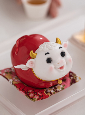 陶瓷红色小飞牛创意生肖礼品