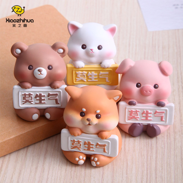Don’t be angry and give the little pig table decoration to your mother