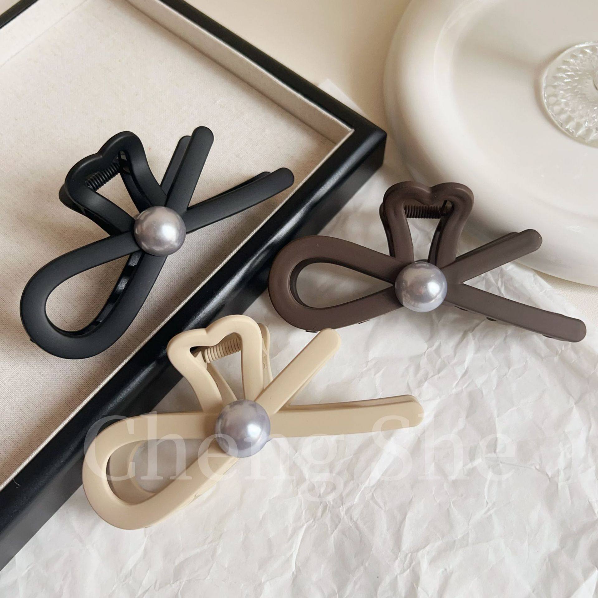 感珍珠抓夹女2024新款大号发夹后脑勺盘发发卡鲨鱼夹夹子头饰,淘宝优惠券,粉丝福利购,淘宝优惠卷