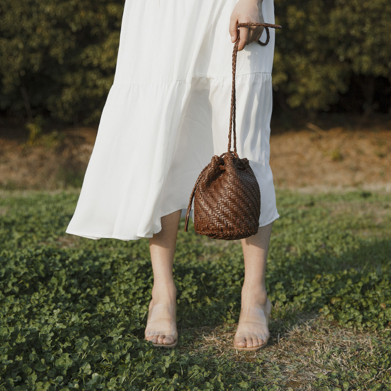 法式迷你真皮水桶包女高级感手工编织包夏季小包包小众单肩斜挎包,淘宝优惠券,粉丝福利购,淘宝优惠卷