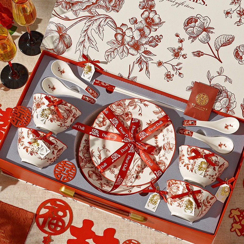 玫瑰假日新婚礼物送新娘新人订婚碗盘筷套装家用新款结婚餐具礼盒