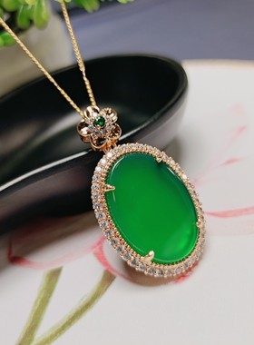 天然高冰种帝王绿玉髓镶嵌绿平安无事牌吊坠挂件时尚女款玉坠项链