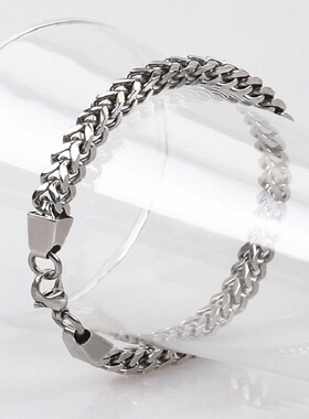 款式新颖手链品牌见详情