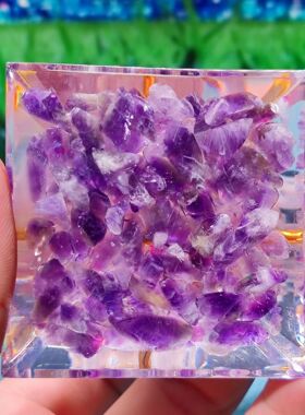 跨境新品水晶球碎石金字塔家居工艺品树脂摆件桌面摆件独立站