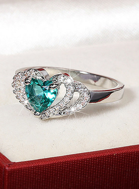 Creative Fashion Ladies Green Zircon Hand Holding Love Ring