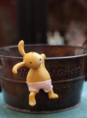 可爱粉衣花朵树脂桌面摆件橱窗