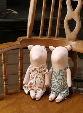 卡通花衣猪玩偶女生生日礼物摆件