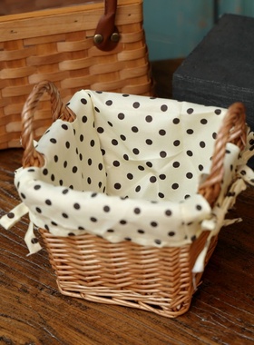 手工藤编方口圆点双耳篮子摆件