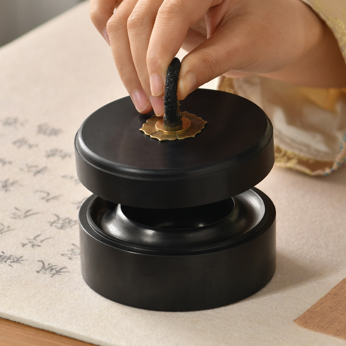 赵北新款回墨砚台带盖长效保湿密封不干墨大容量墨池毛笔书法专用砚文房四宝国学摆件书法用品大号墨盘专利,淘宝优惠券,粉丝福利购,淘宝优惠卷