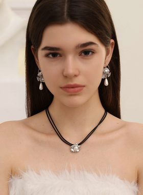 YYT-Ystudio温暖情愫项链项链choker小众独特花朵皮质pu皮颈链